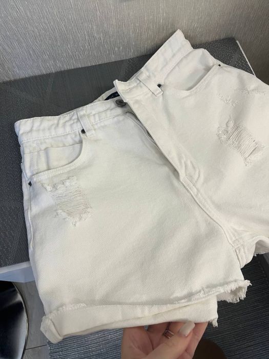 Білі шорти джинсові