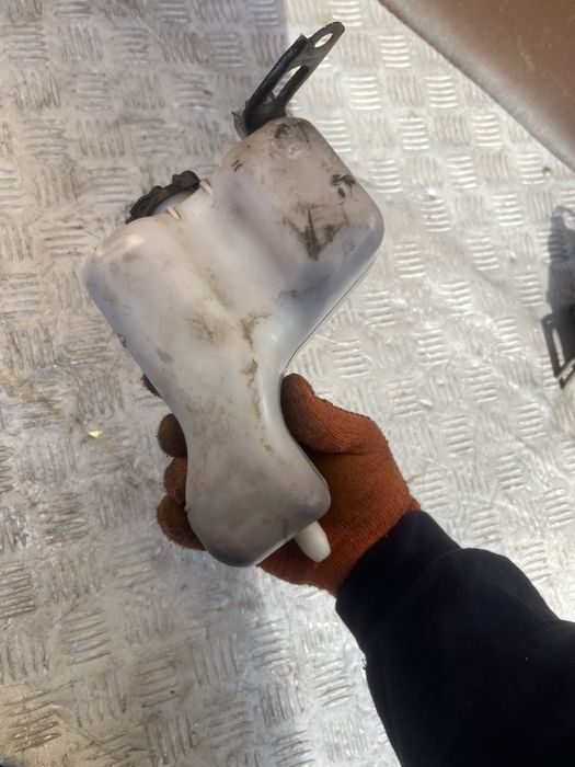 Бачок разширительный Тойота рав4 год 1999 пер поколение toyota rav4