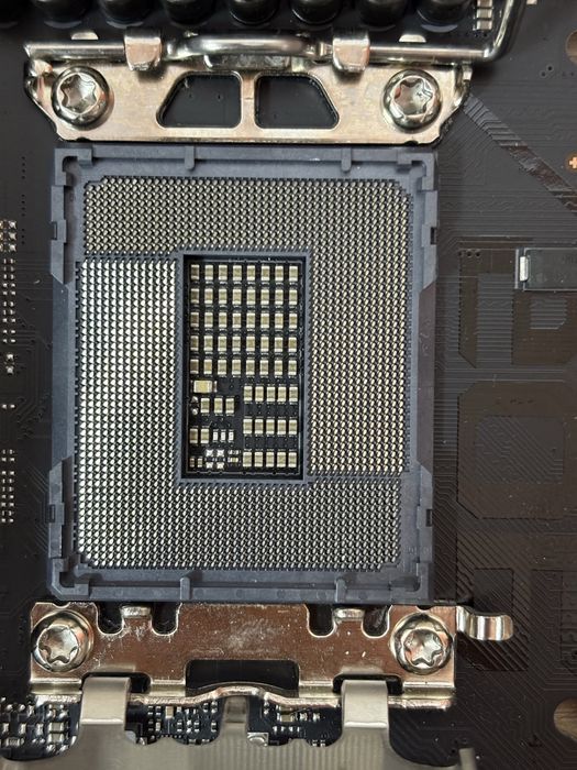 Asus ROG Strix B760-I + i7-12700E