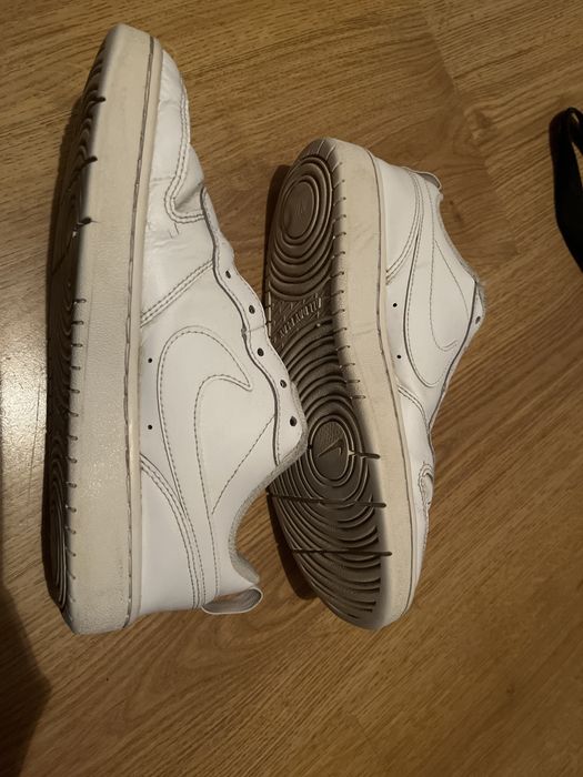 Biale nike court borough low