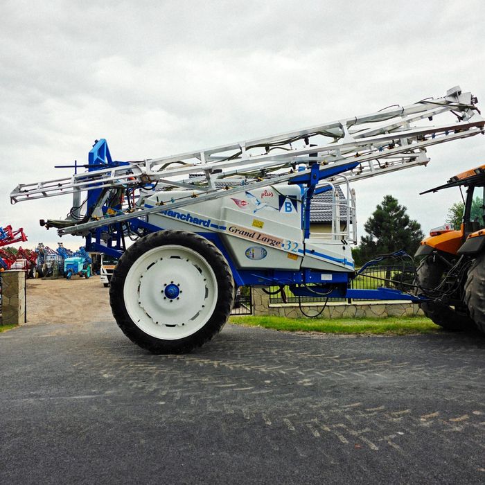 Opryskiwacz Kuhn Grand Large 3200l 28/27/24m, 7sekcji jaskółki