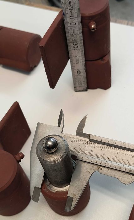 Zawiasy do dużej bramy warsztatowej