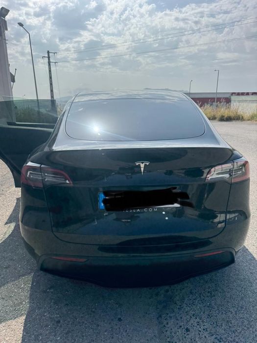 Tesla model y standard range