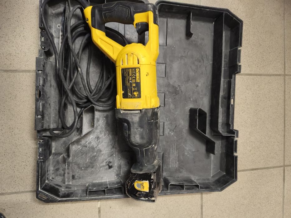 DeWalt DWE 305 - Piła szablasta