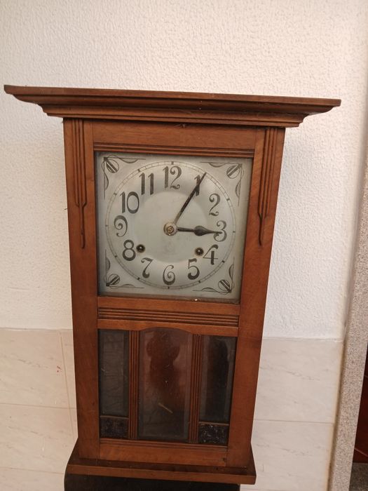 Relógio antigo de parede