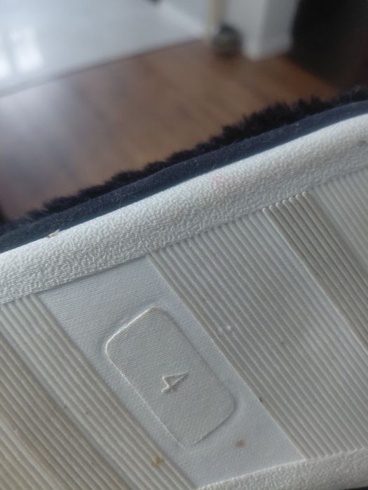 Czarne futrzane  bambosze domowe, rozmiar 4(37)