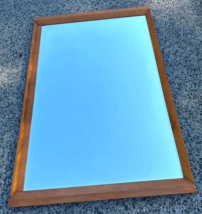 Espelho biselado com moldura em faia, medidas 164X110 cm