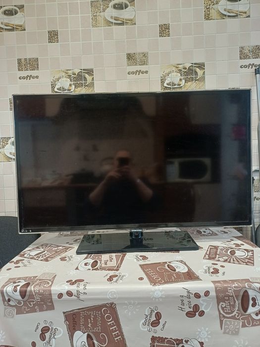 Продам смарт телевизор самсунг 40 диагональ