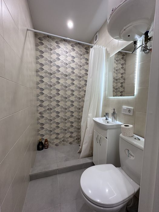 Свободна !! Теплая , уютная! Возле метро Харьковская 5 мин, Позняки