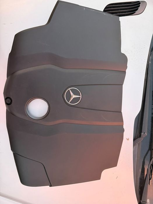 capa motor mercedes-benz como nova!