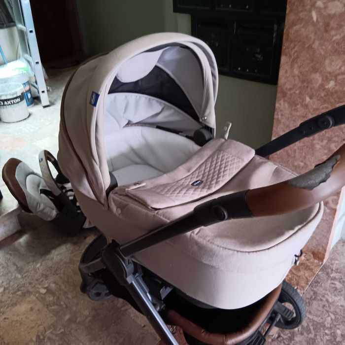 Vendo carro e baloiço esta usado mas funcional