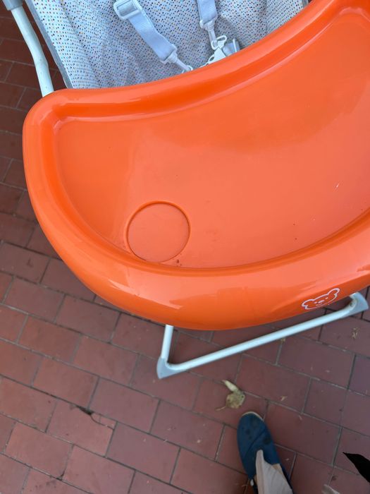 Cadeira de refeição da zippy, usada mas funcional