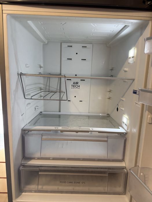 Frigorífico Hotpoint Ariston Inox c/ Painel Digital e Zonas Frescas