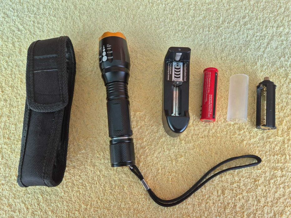 Lanterna UltraFire XML-T6