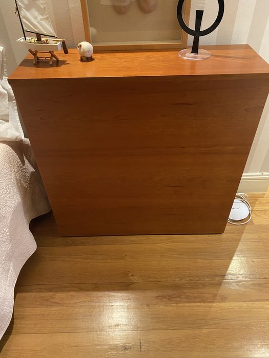 Cama de solteiro de cerejeira com gaveta + mesa de cabeceira e Móvel de apoio