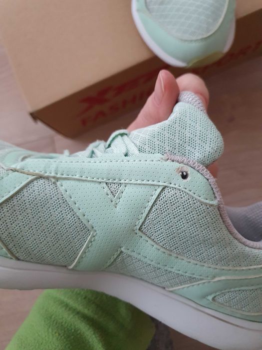 Кросівки жіночі Xtep розмір 36