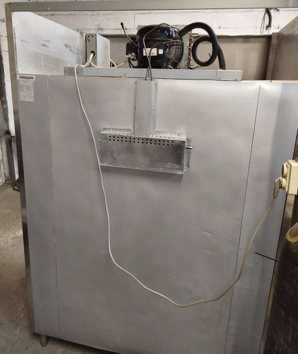 Холодильна шафа GNC 1400L