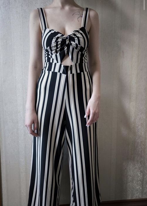 Розпродаж жіночого одягу