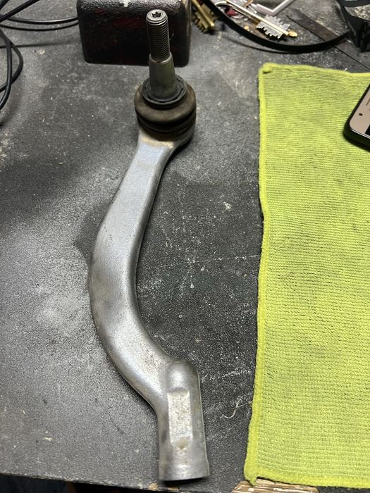 Наконечник правий до Нісан рог  т -33 орігенал