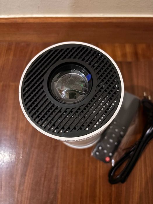 Projetor novo com comando