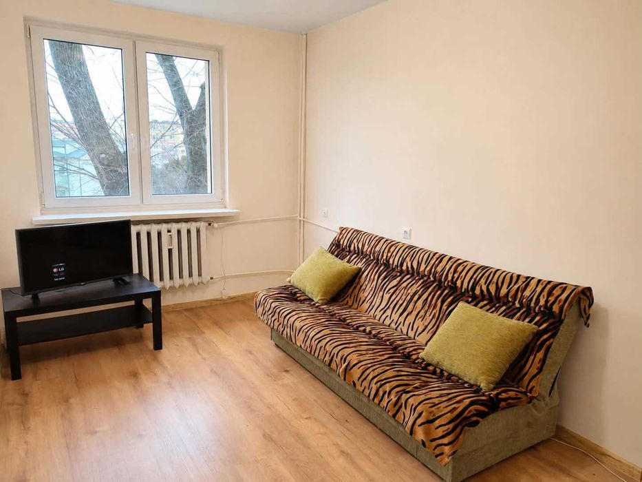 Na sprzedaż mieszkanie 36 m² – 2 pokoje, centrum, oddzielna kuchnia, piwnica
