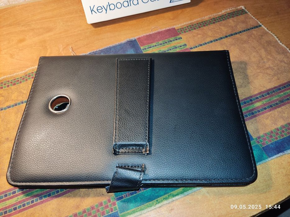 Чехол-книжка для планшета з клавіатурою