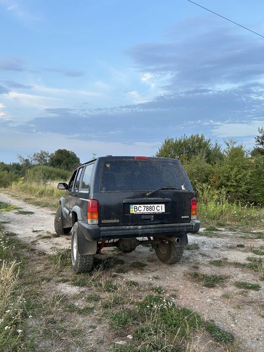 Продам jeep cherokee XJ