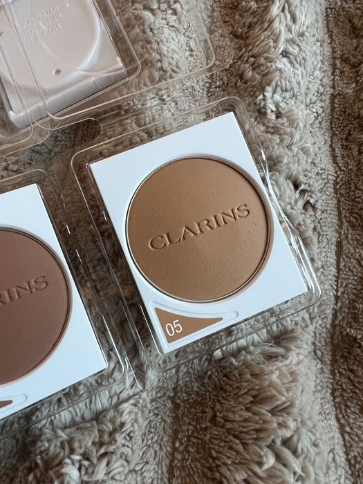Clarins пудра, помада, консилер, тональний крем,  тіні для обличчя