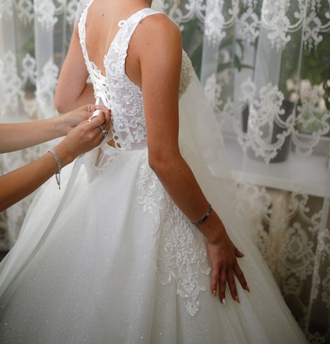 Продам весільну сукню