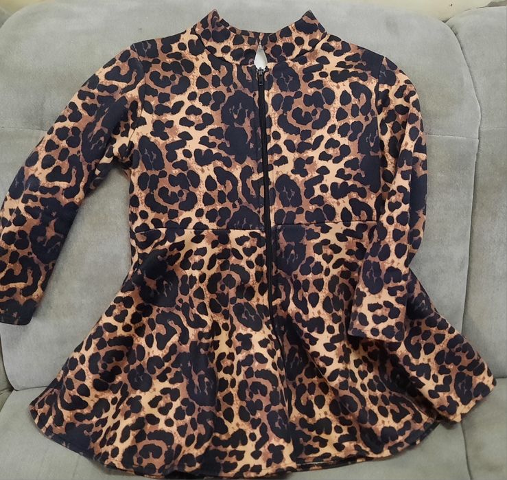 Płaszczyk panterka r. 128 cienki