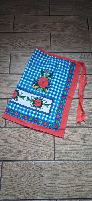 Fartuszek kuchenny w kwiaty
