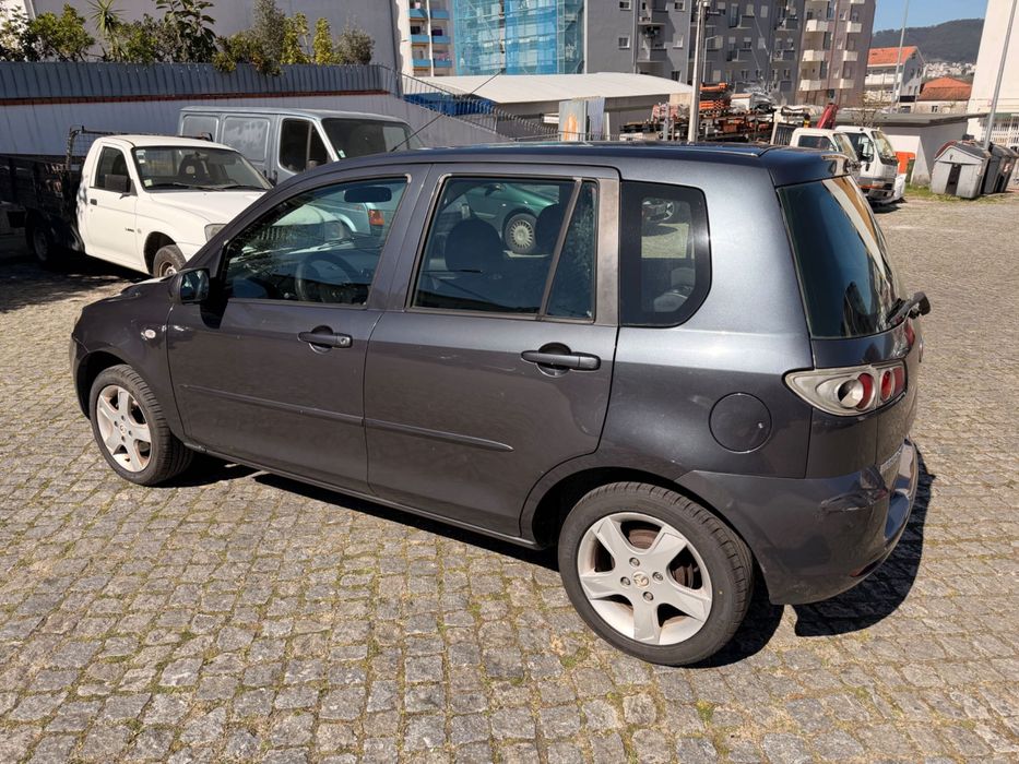 . Vendo Mazda 2 ano 2007, ideal para quem procura um carro económico, prático e de fácil condução, perfeito para o dia a dia.