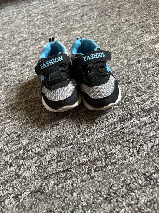Дитячі кросівки