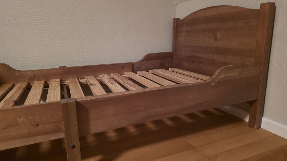 Łóżko drewniane Ikea + materac