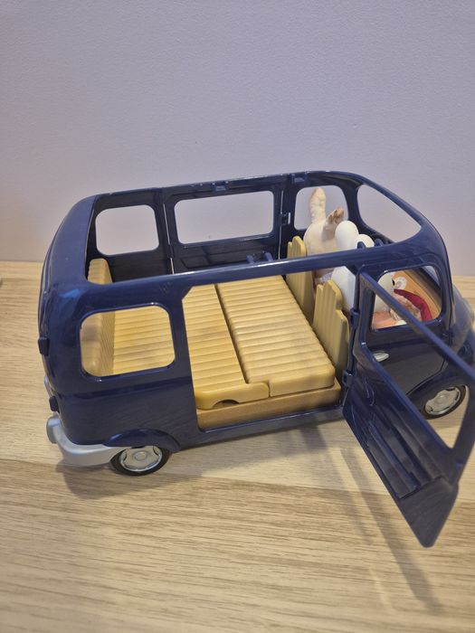 Sylvanian Families domek + auto + wyposażenie + króliczki + gratis latarnia