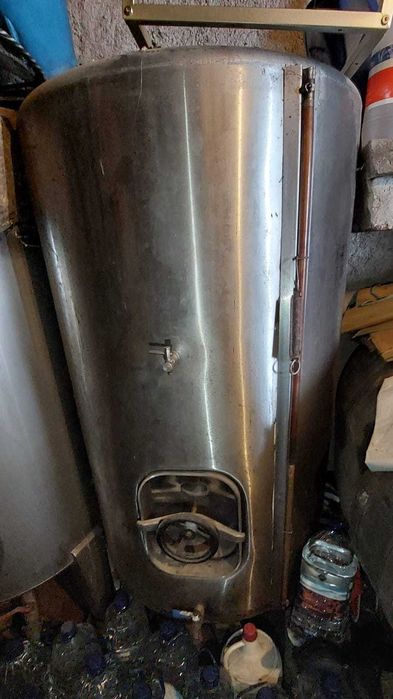 Cubas inox para vinho e outros afins,700 litros e 550 litros