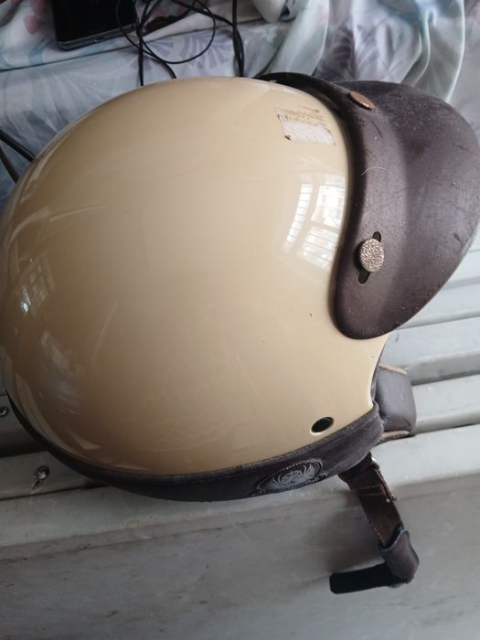 Capacete antigo de marca