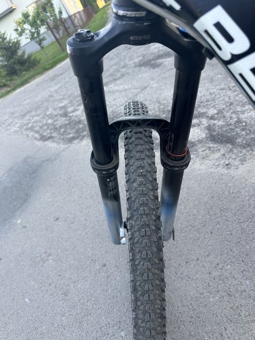 Продам вилку rock shok lirik