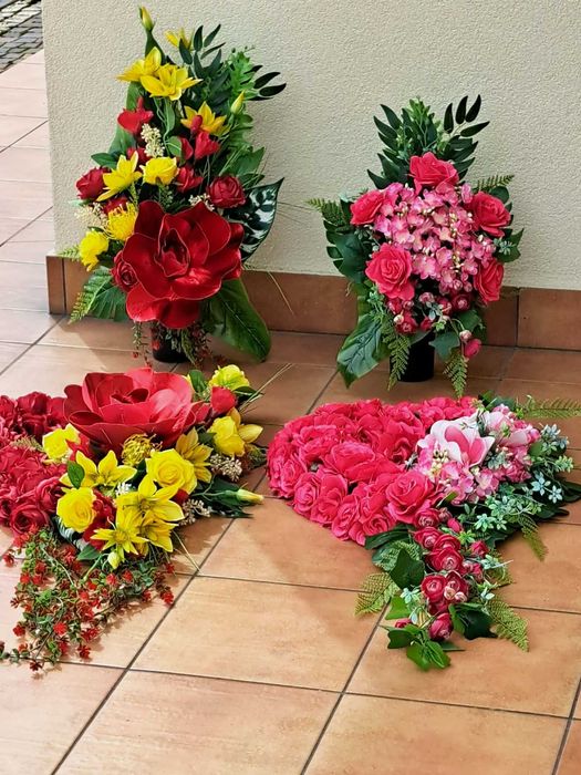 stroik na grób kompozycja kwiatowa na cmentarz stroik plus bukiet