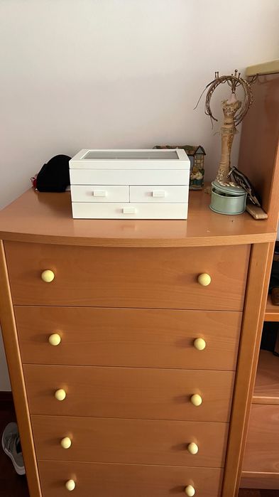 Estante roupeiro com 5 gavetas