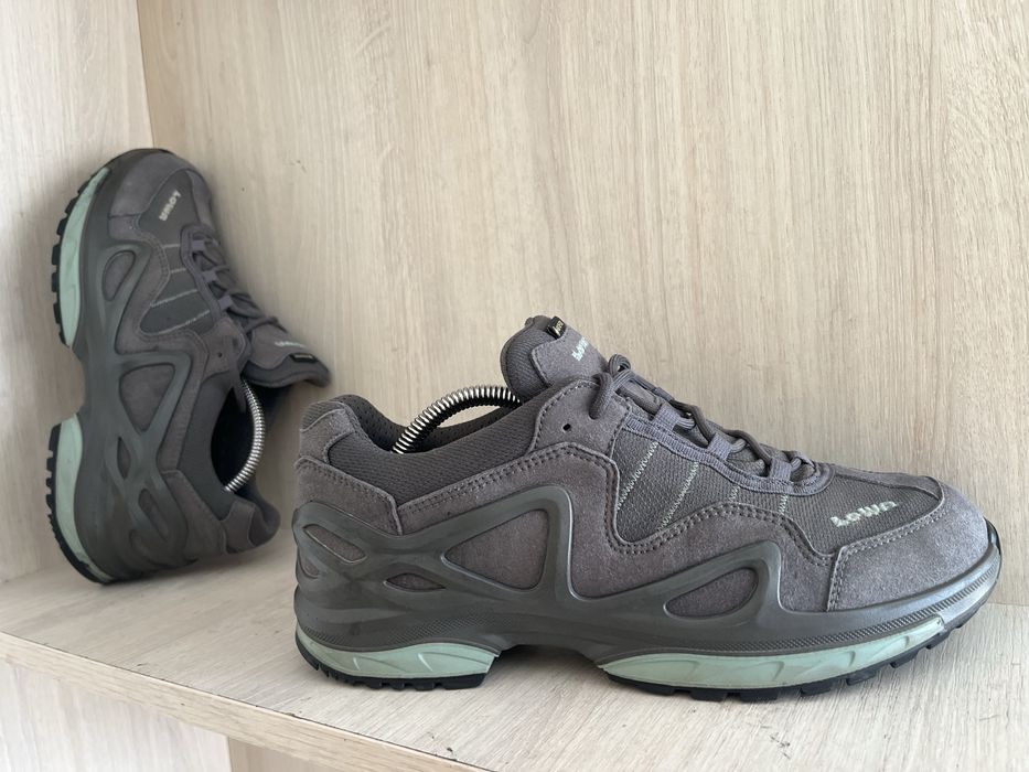 Як нові трекенгові 38.5 розмір кросівки Lowa gor-tex оригінал