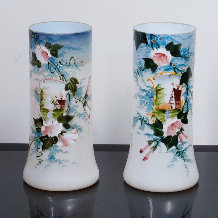 Par de jarras em vidro opalino