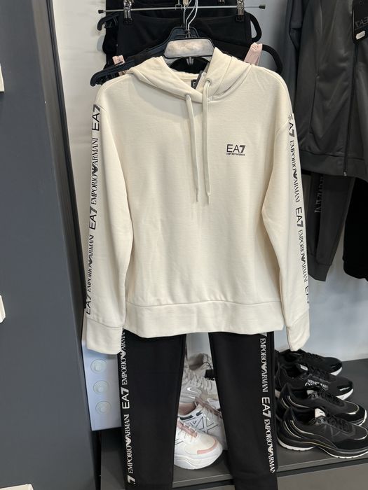 Жіночий костюм Armani, EA7