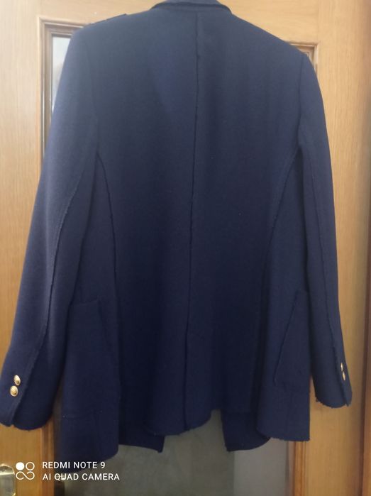 Zara. Casaco azul marinho com botões dourados. Novo.