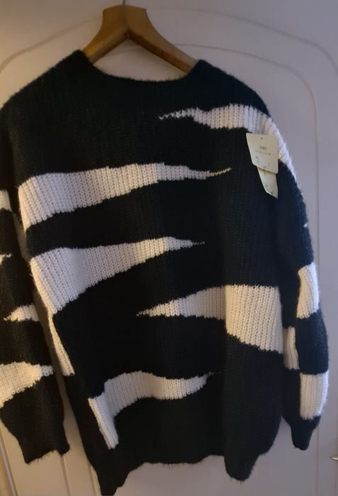 Gruby sweter uni biało-czarny