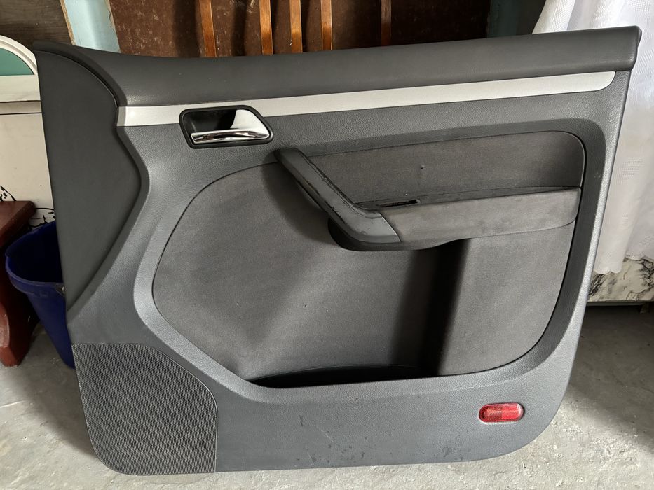 Комплект дверних карт Volkswagen Tоuran 2003-2010 рік