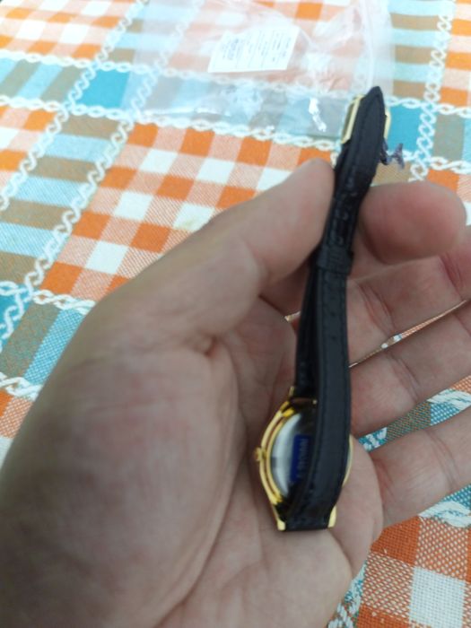 Relógio Lorus senhora preto e dourado