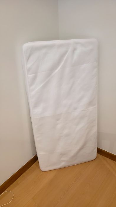 Berço MYLLRA (IKEA) + colchão