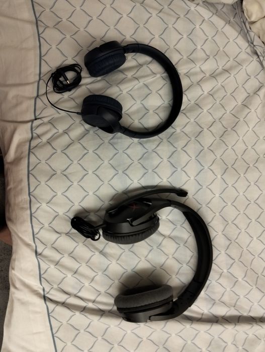 Um par de fones novos
