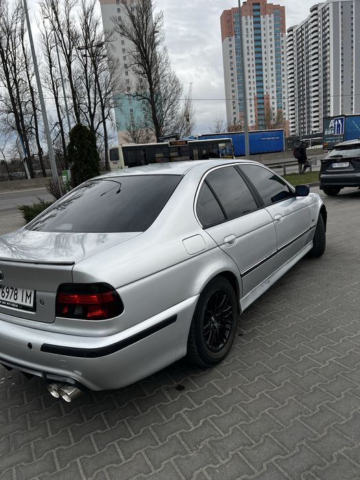 Продам BMW e39 523i